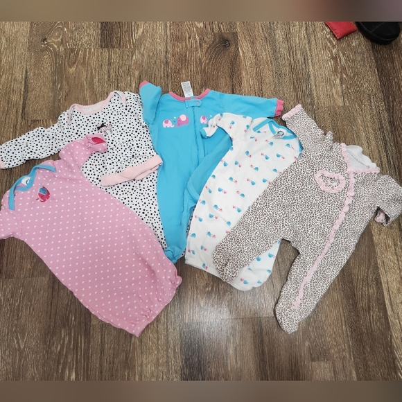 Lot of 5 baby girls sleep gowns and footed onesies 0 to 6 months - Picture 1 of 6